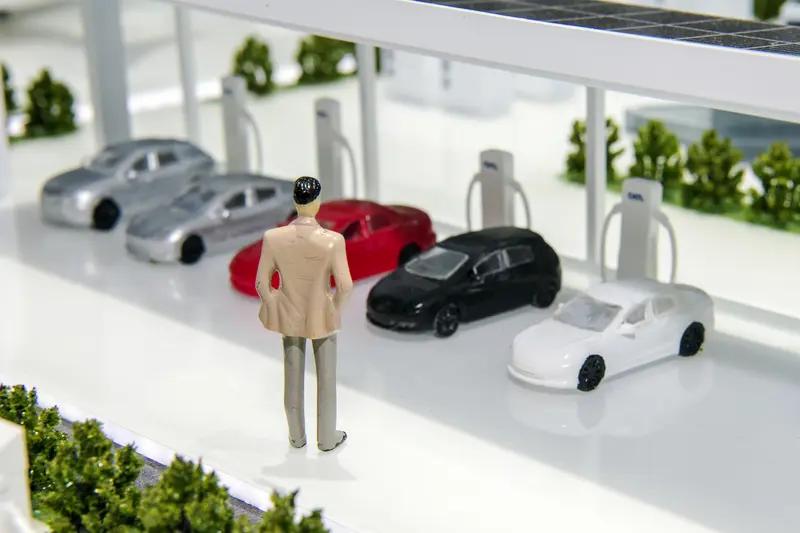 油价高企重振电动汽车市场油价不断攀升，使用燃油车花费增加，电动汽车成本优势凸显。