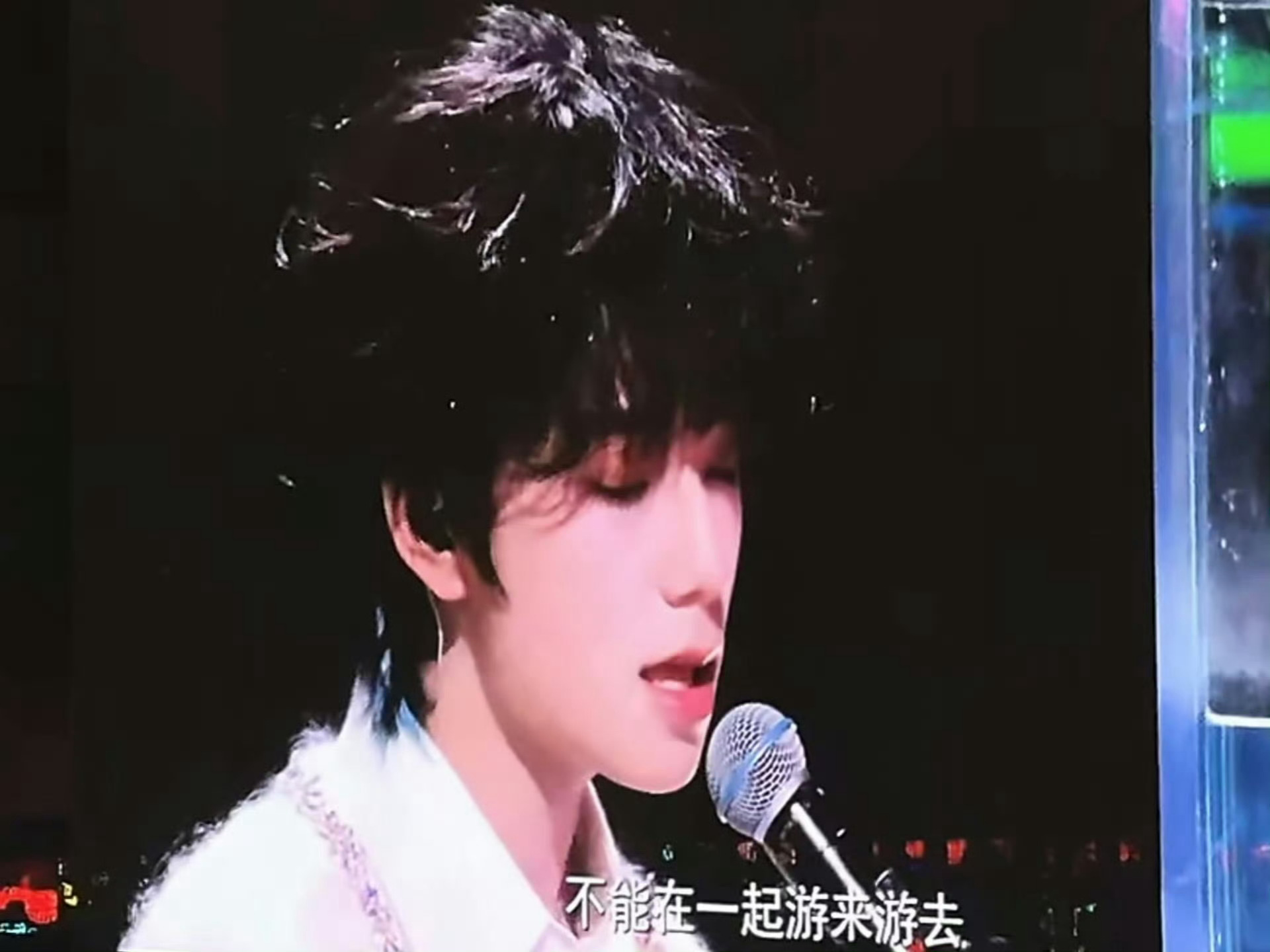 王橹杰我是一只鱼 王橹杰 大屏的神生图美成啥了。。 