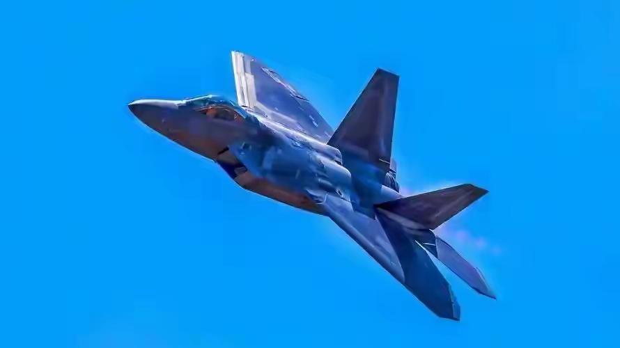 大批A-10攻击机出动，扫荡伊朗南部海岸。

在F-35、F-22等五代隐身战机