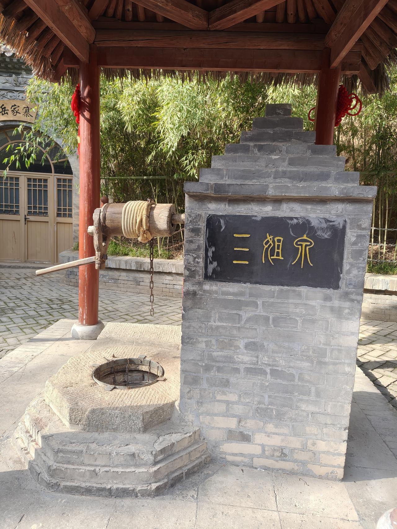          寒窑浅谈

寒窑如穴今犹在，世上再无王宝钏。
一孔破‘窑洞，一