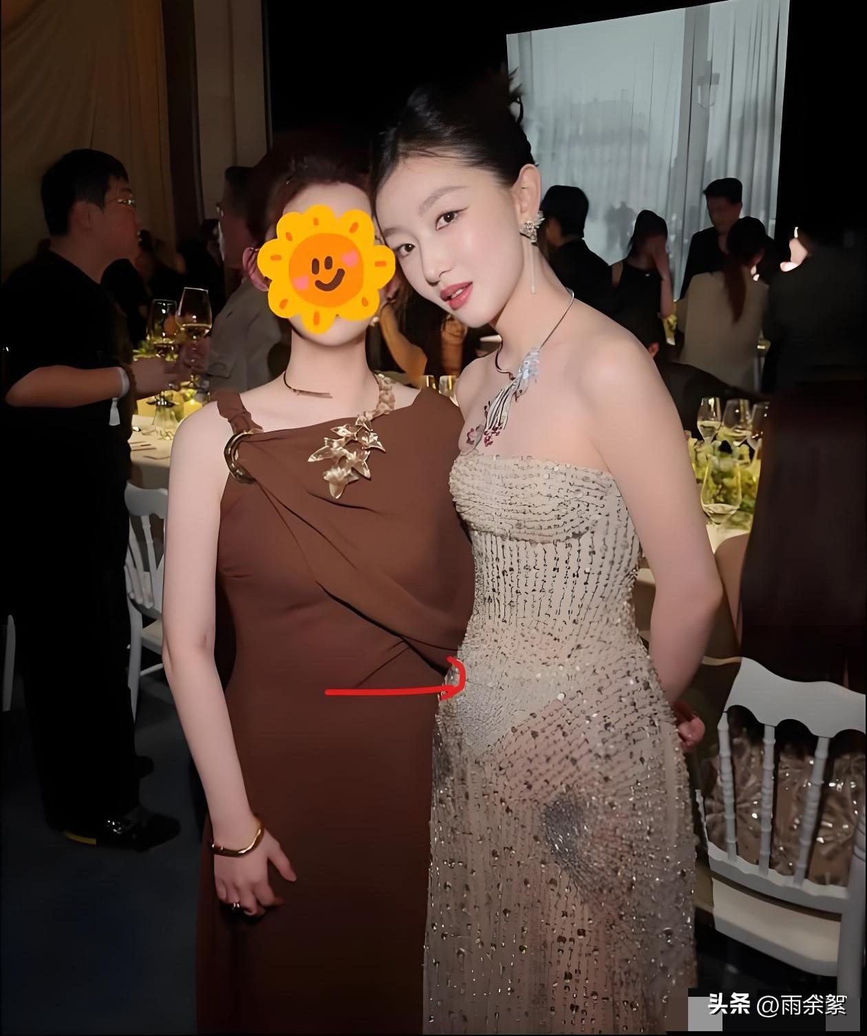 5年绯闻再升级！瞧，34岁周冬雨小腹凸起：是肠胃胀气？还是“有喜”？

想多了吧