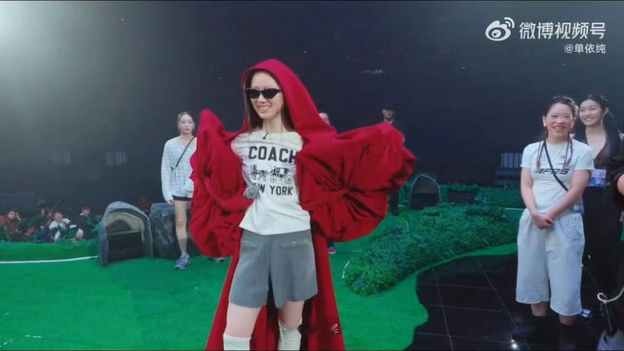 单依纯纯妹妹2.0演唱会上海站纪录片如约而至，回看上海舞台的一幕幕。当初《珠玉》