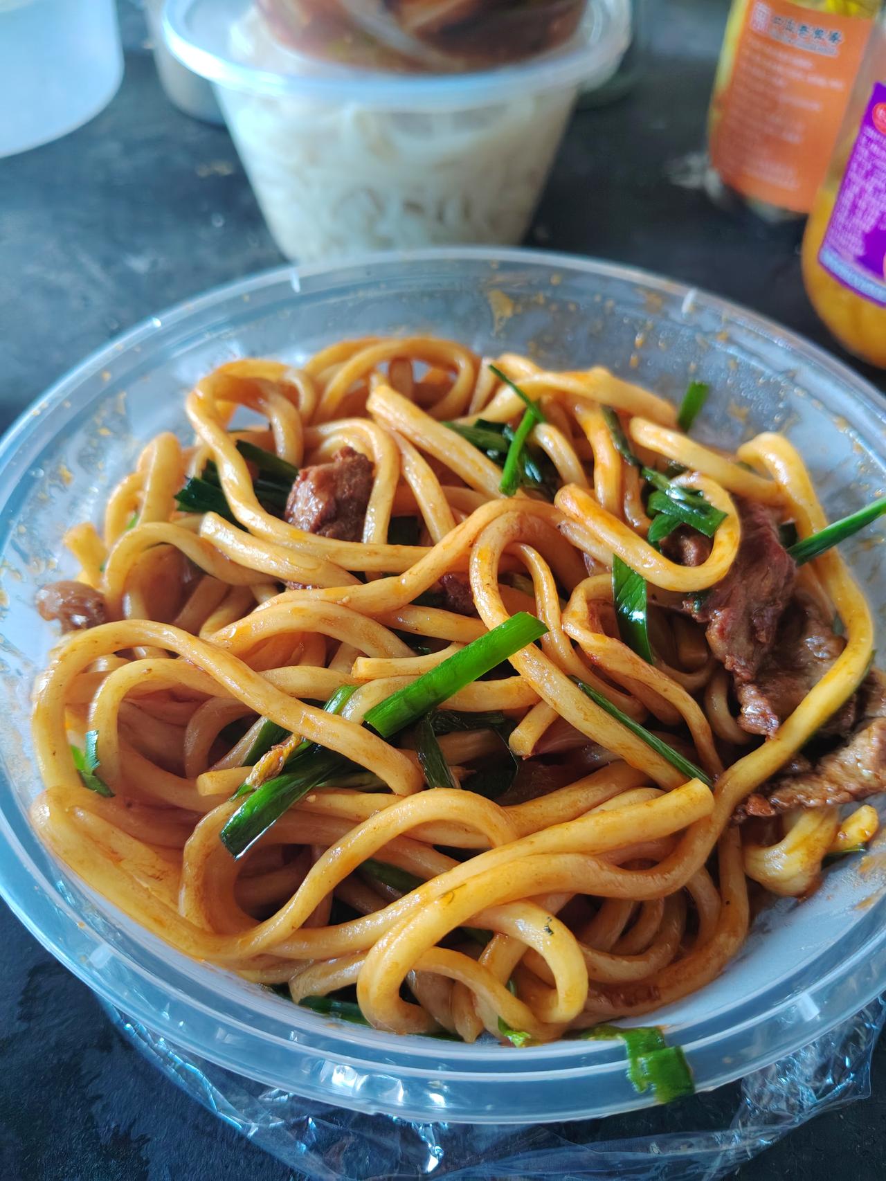好家伙，昨天傍晚在淘宝闪购上点了两个拌面，居然才花了一个拌面的钱。甚至比点一个拌