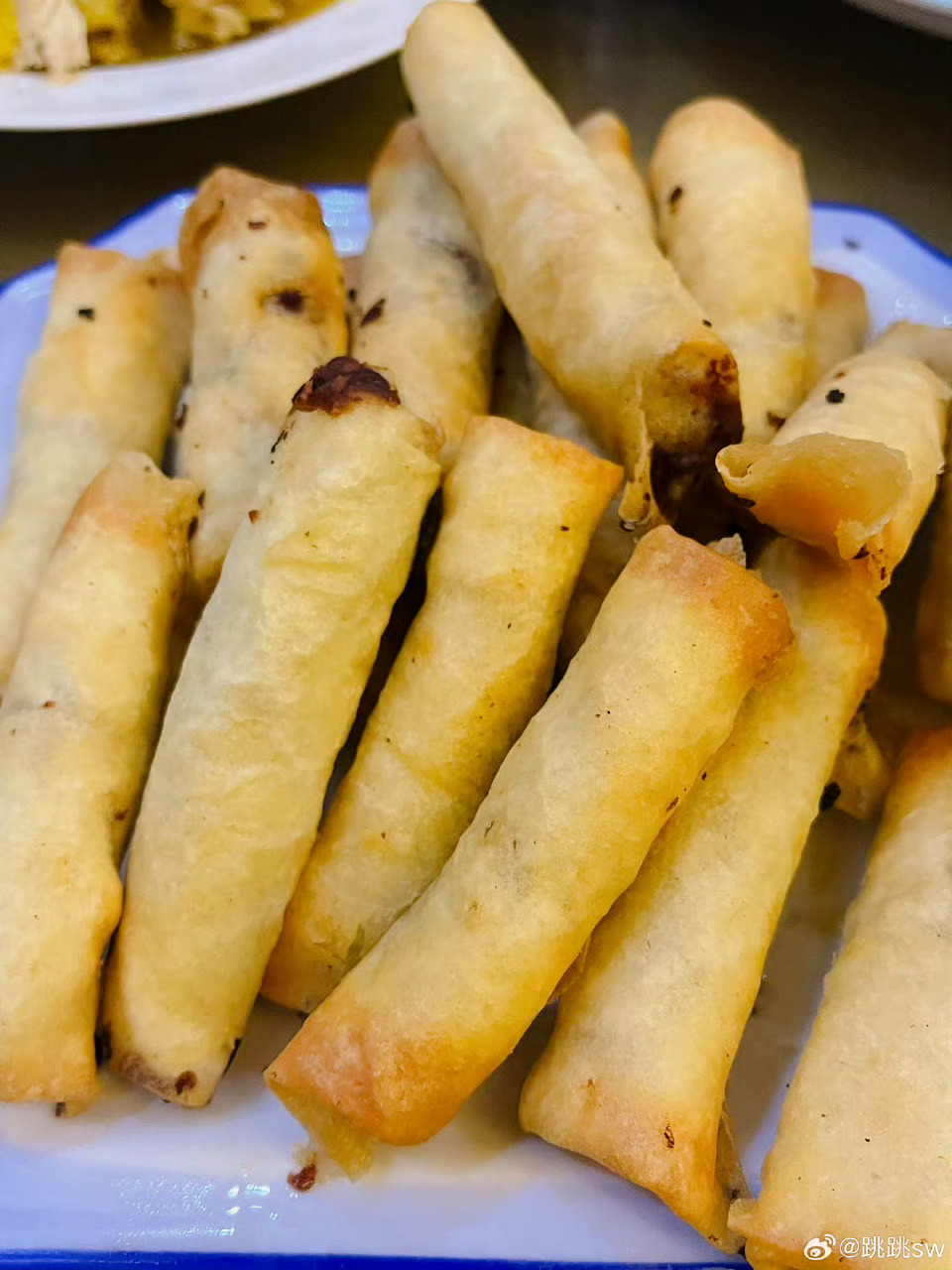 这辈子就对得起这张嘴了别的本事没有，吃香喝辣最在行。开心就大吃一顿，不开心更要大