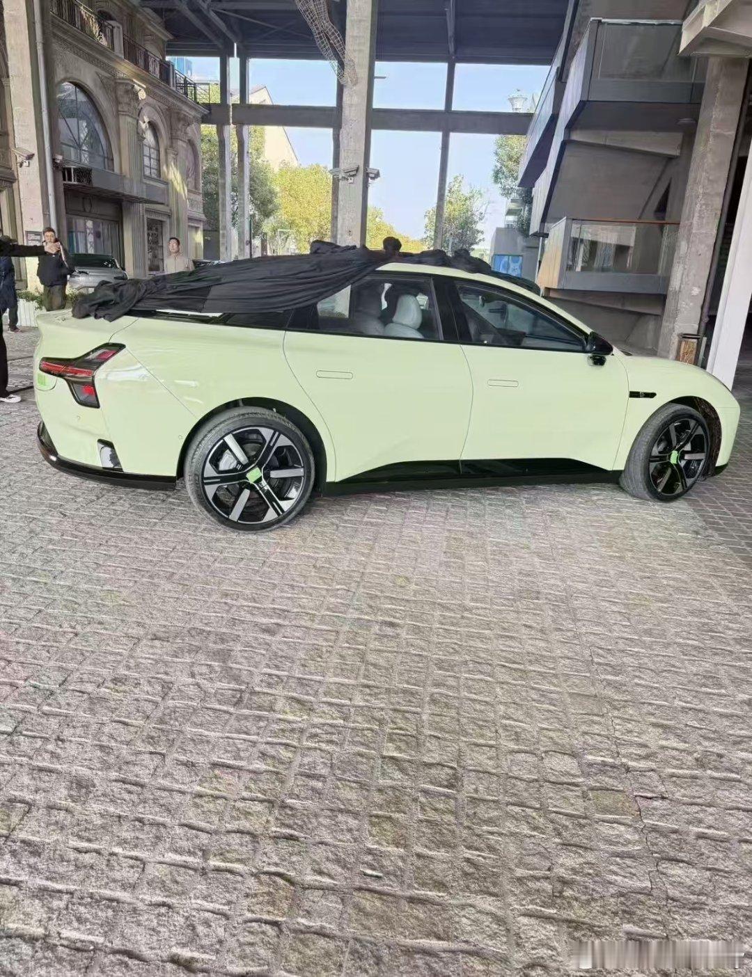 2026款新mona曝光了！这颜色跟轮毂看着可以啊！微博汽车大v聊车小鹏汽车