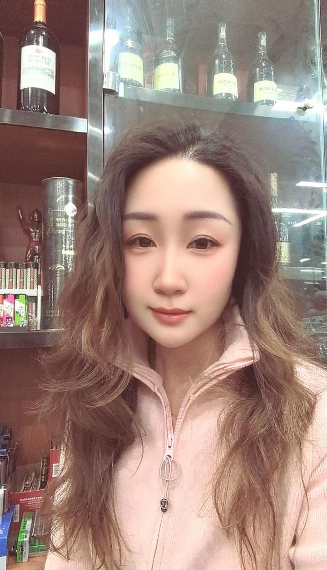 岁月静好，做最自然、最简单的自己，质朴安静，淡容。以清净心看世界，用欢喜心过生活