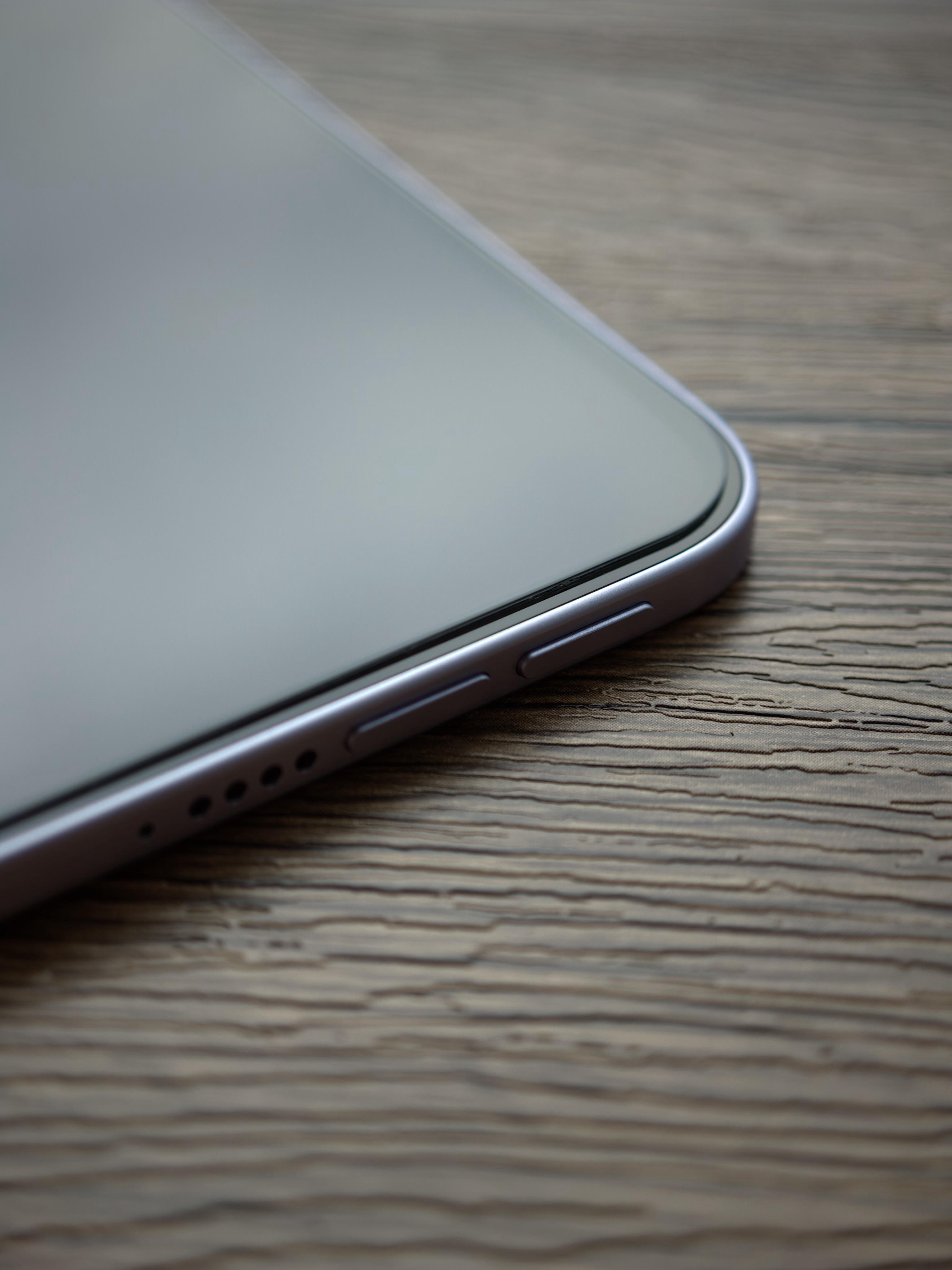 OPPO 官方商城售卖的 OPPO Pad Mini 钢化膜由于加了厚胶的缘故，