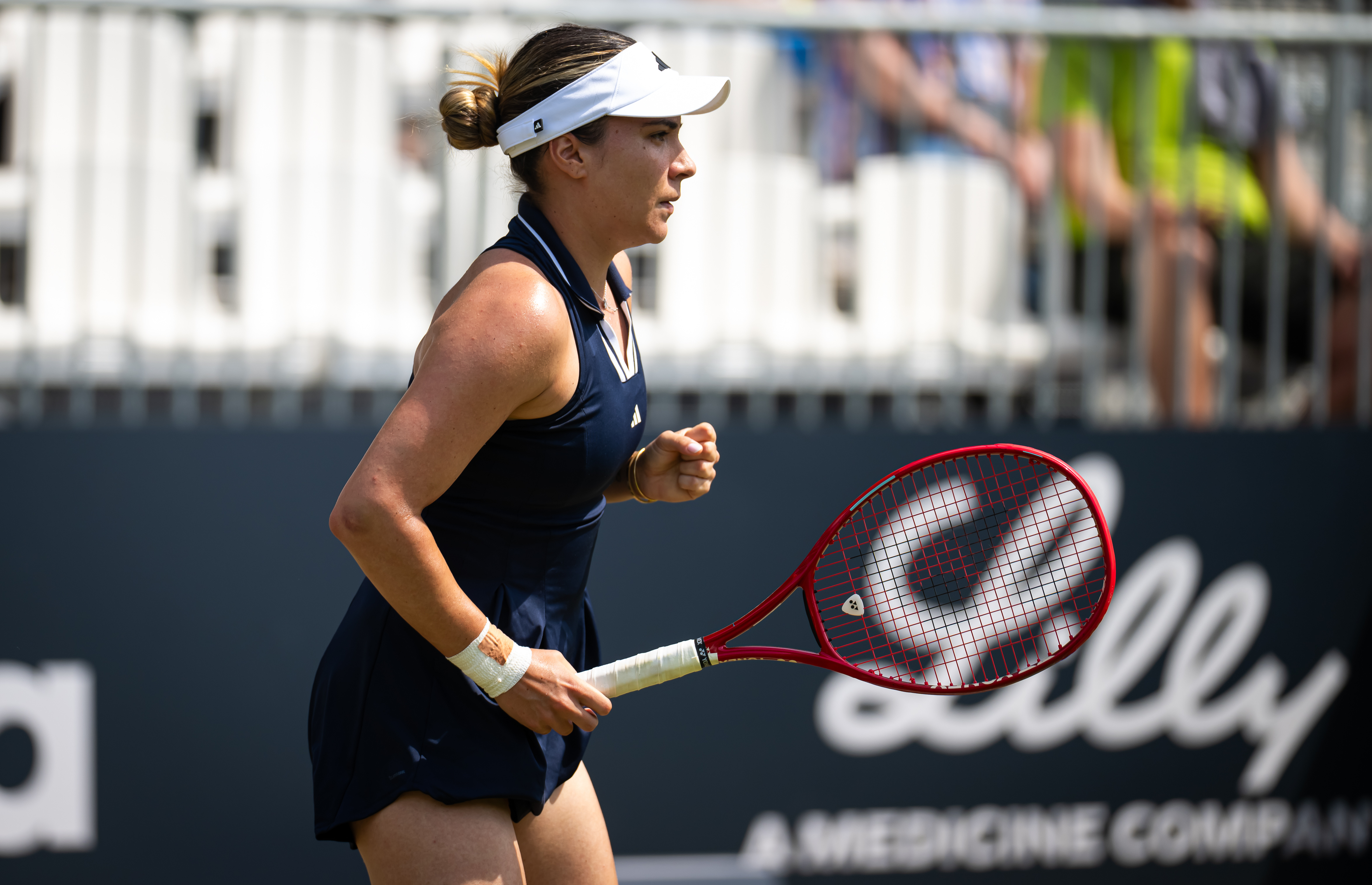 背靠背击败TOP20👊WTA500巴特洪堡站第二轮，资格赛选手鲁塞以7-5 6
