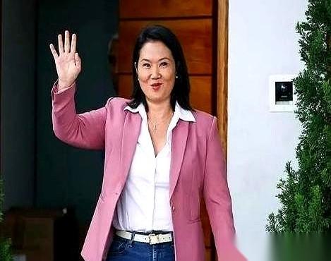 美国人那边怕是香槟都开好了，以为秘鲁来了个“自己人”。
一个日裔，美国藤校毕业，