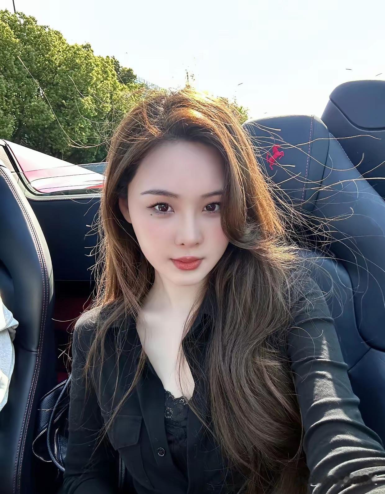 张颖颖现在为啥不直播带货了？
​一个品牌商朋友说，她不是不想赚钱，是品牌方集体把