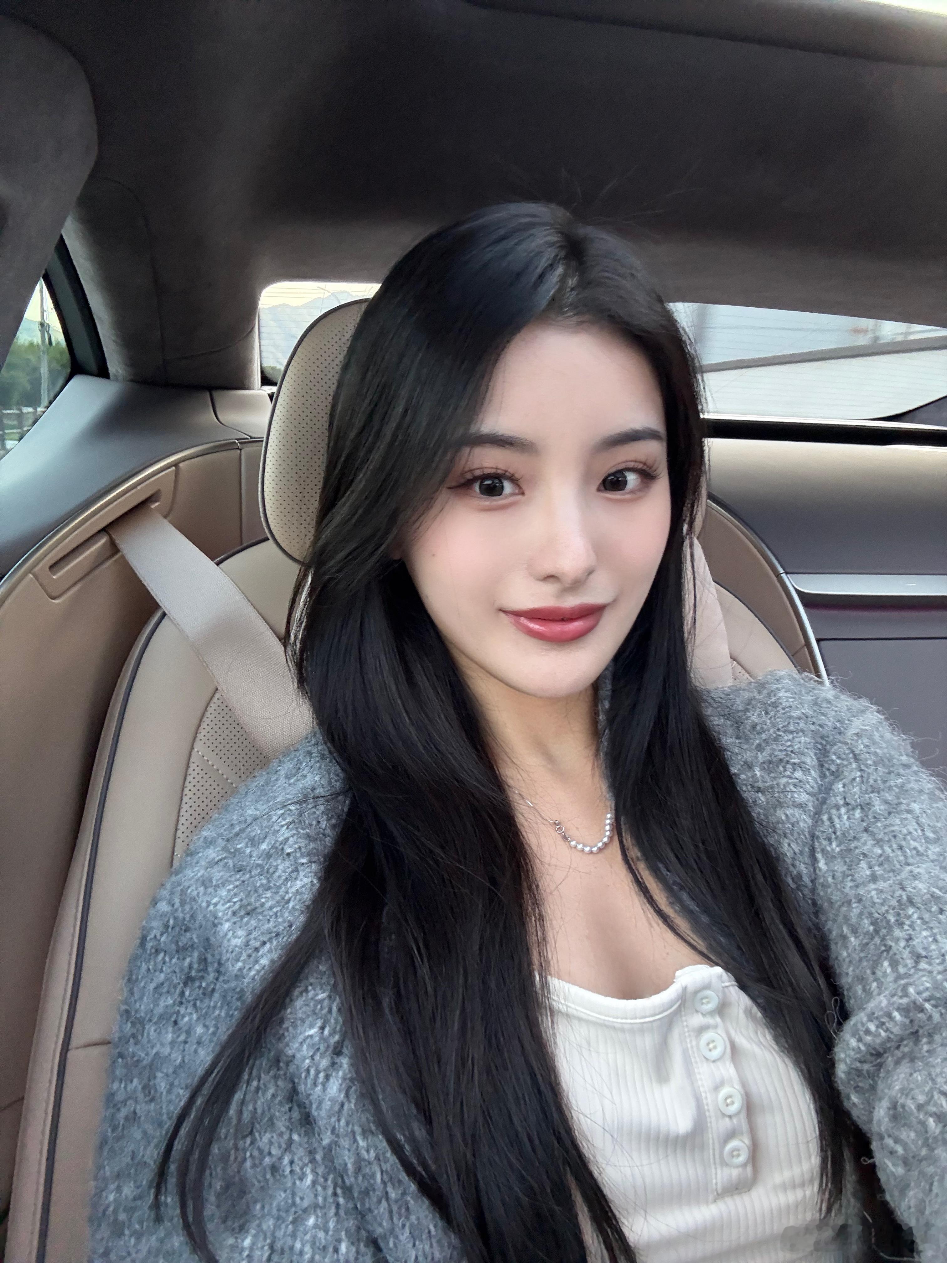 收到蔚来和可口可乐联名的快乐水啦～[点赞]不知不觉，居然已经达成换电1亿次的成就