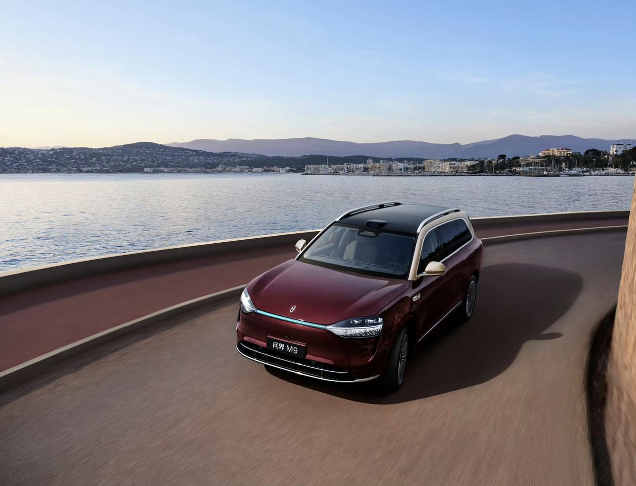豪华真旗舰就选问界M9
问界M9现在是国内50万以上新能源汽车销量冠军，能够达成