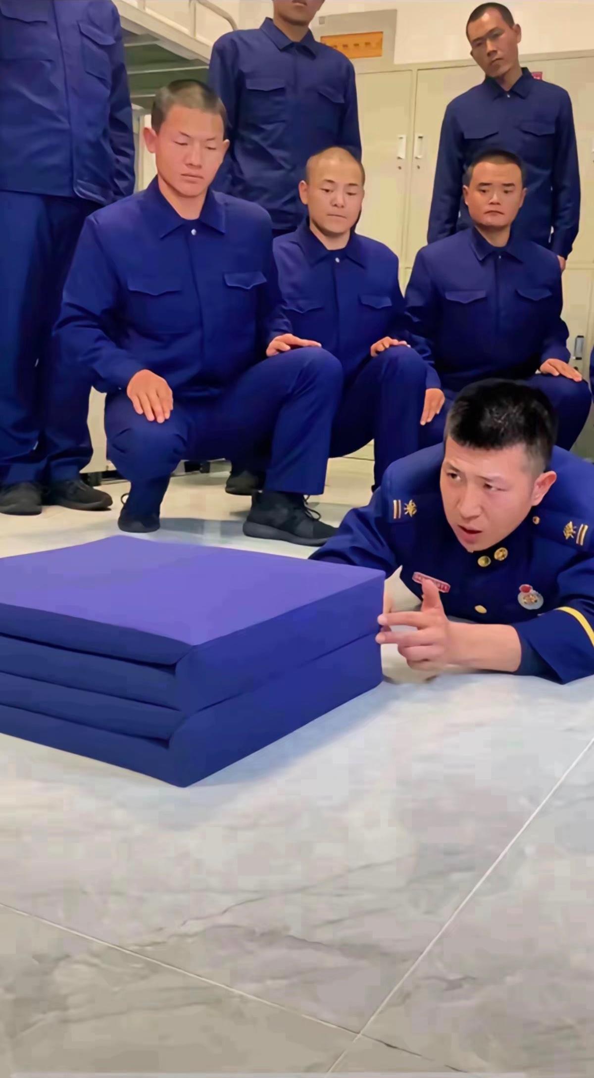 消防队虽然已经不属于部队范畴了，但是这种革命的优良传统仍然在保持着，中队长精心给