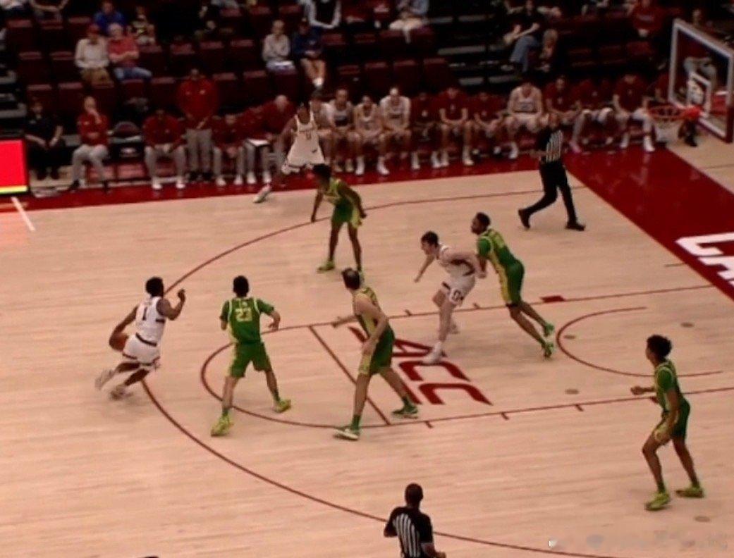 果然环境改变人，半场比赛，威少2次出手[思考]2中1，2分，有助攻林葳 ​​​