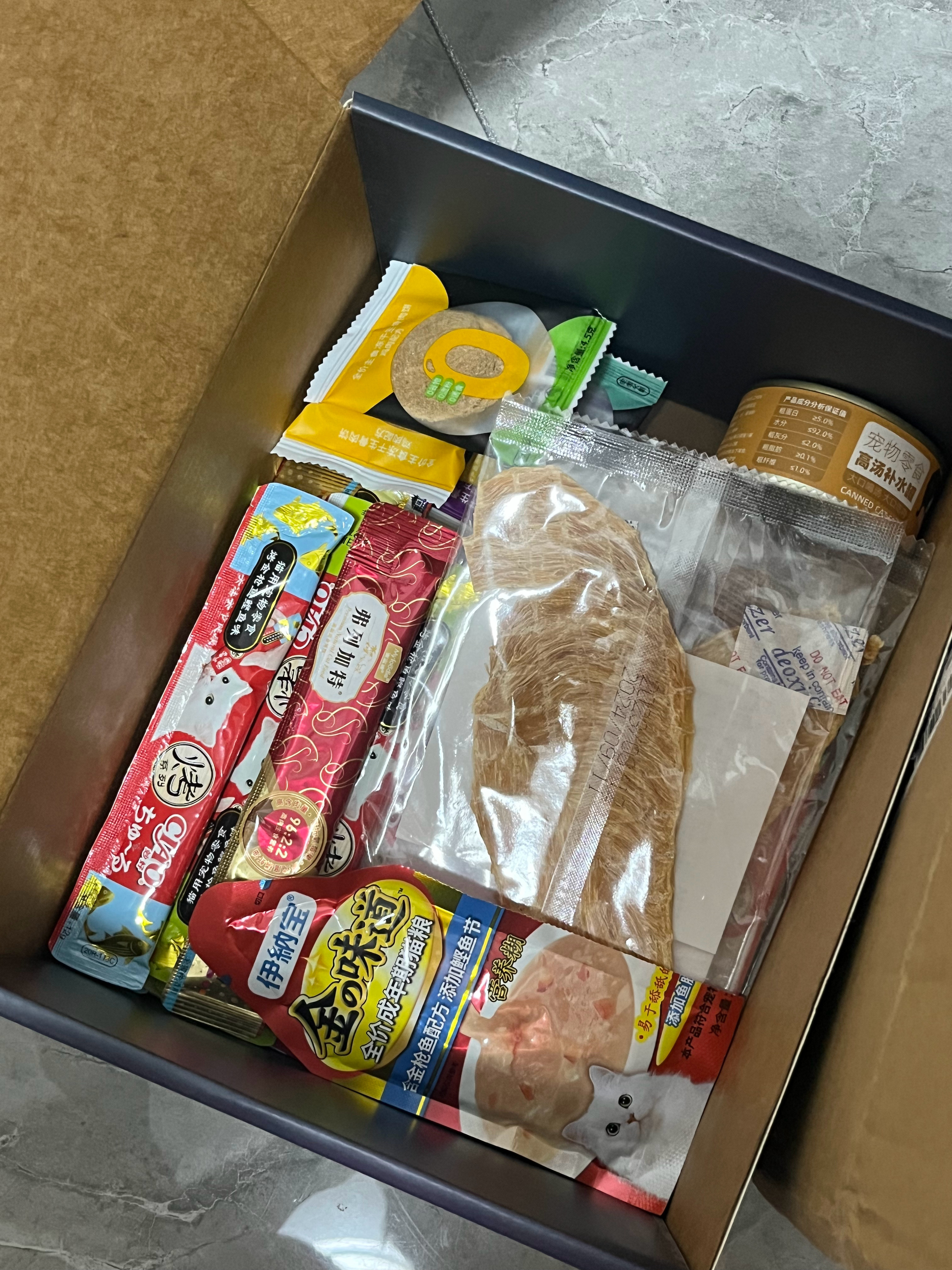 今天一整天没发日常是因为明天就要回东北啦哈哈哈哈，在收拾行李，还有给老6小6父子