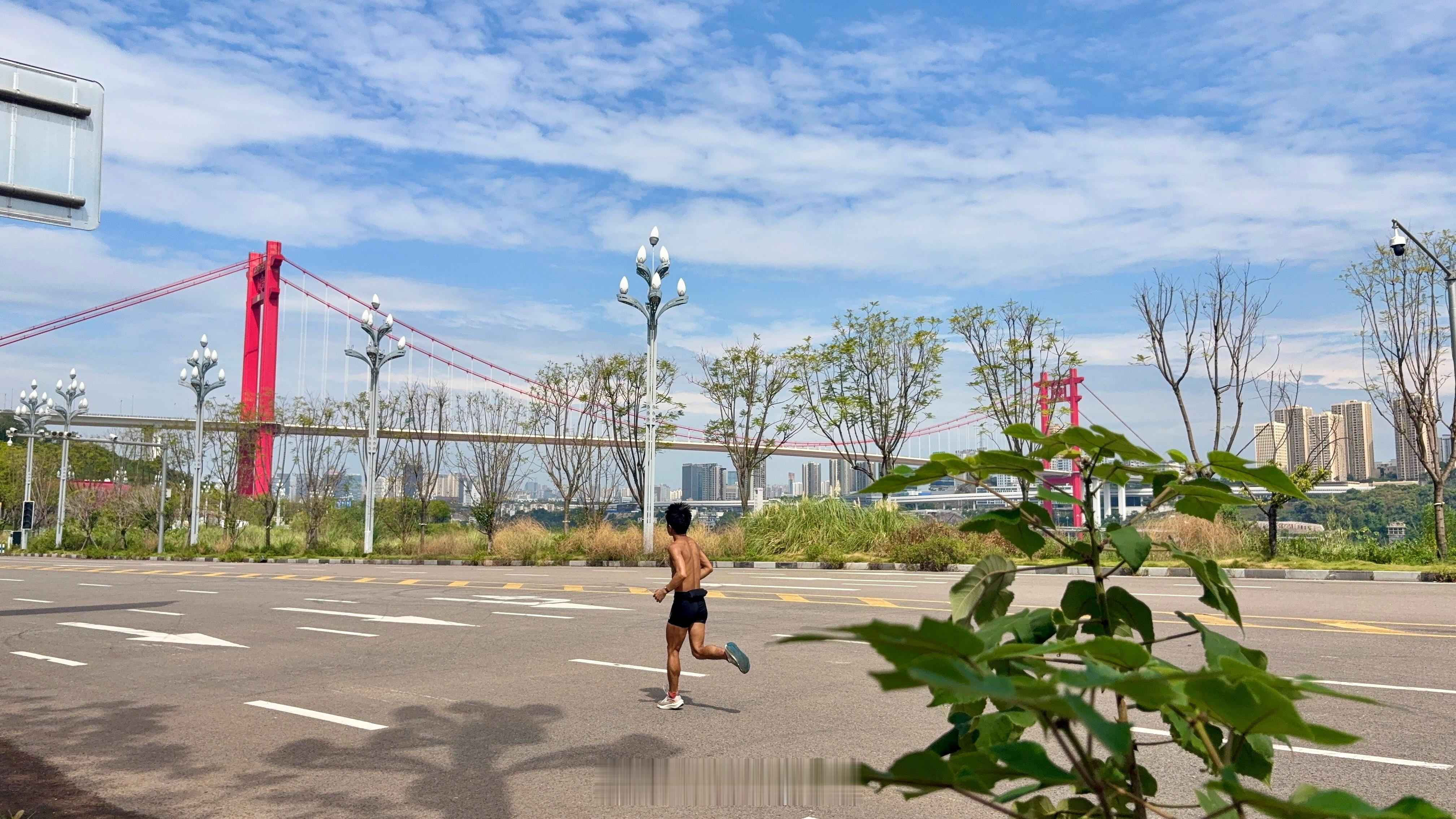 跑步[超话]  兄弟们，今年夏天还远未结束[嘻嘻][太阳]马拉松跑步运动就是坚持