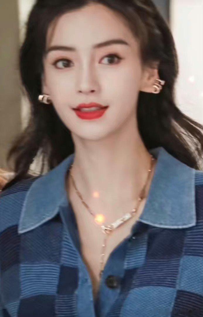 #Angelababy的项链好长#  已经沉迷反复观看[哇][哇]#Angela
