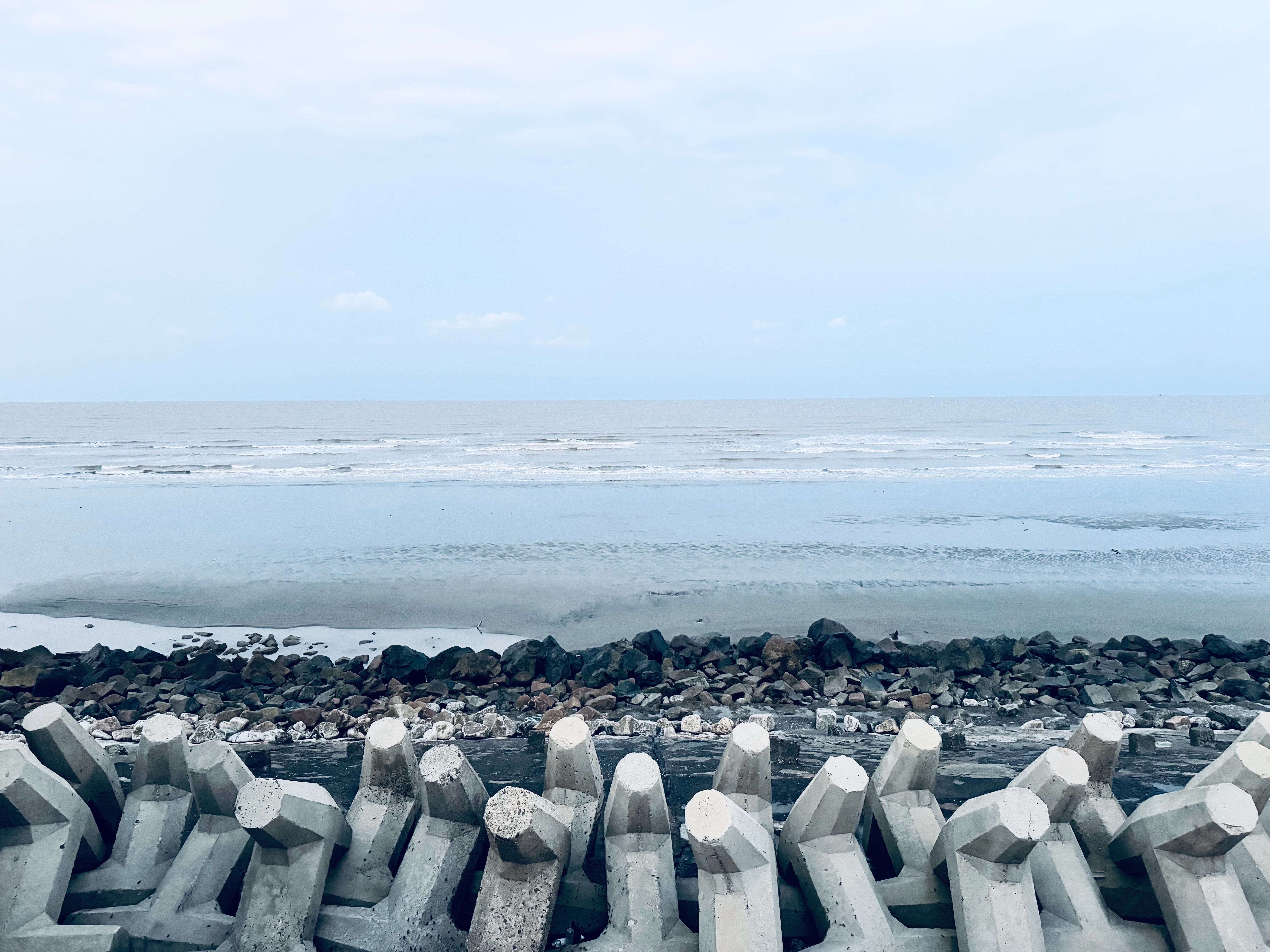写信告诉我，今天海是什么颜色～黄色[拜拜] ​​​