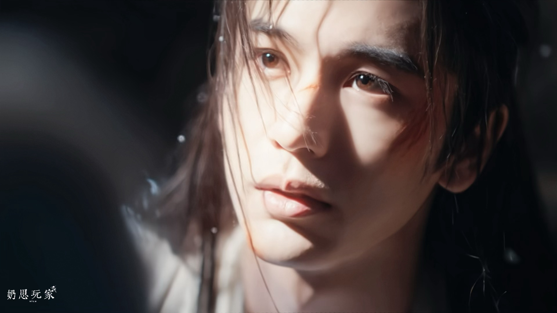 逐玉开播第一集张凌赫就贡献了两段顶级破碎感🩸🥹 