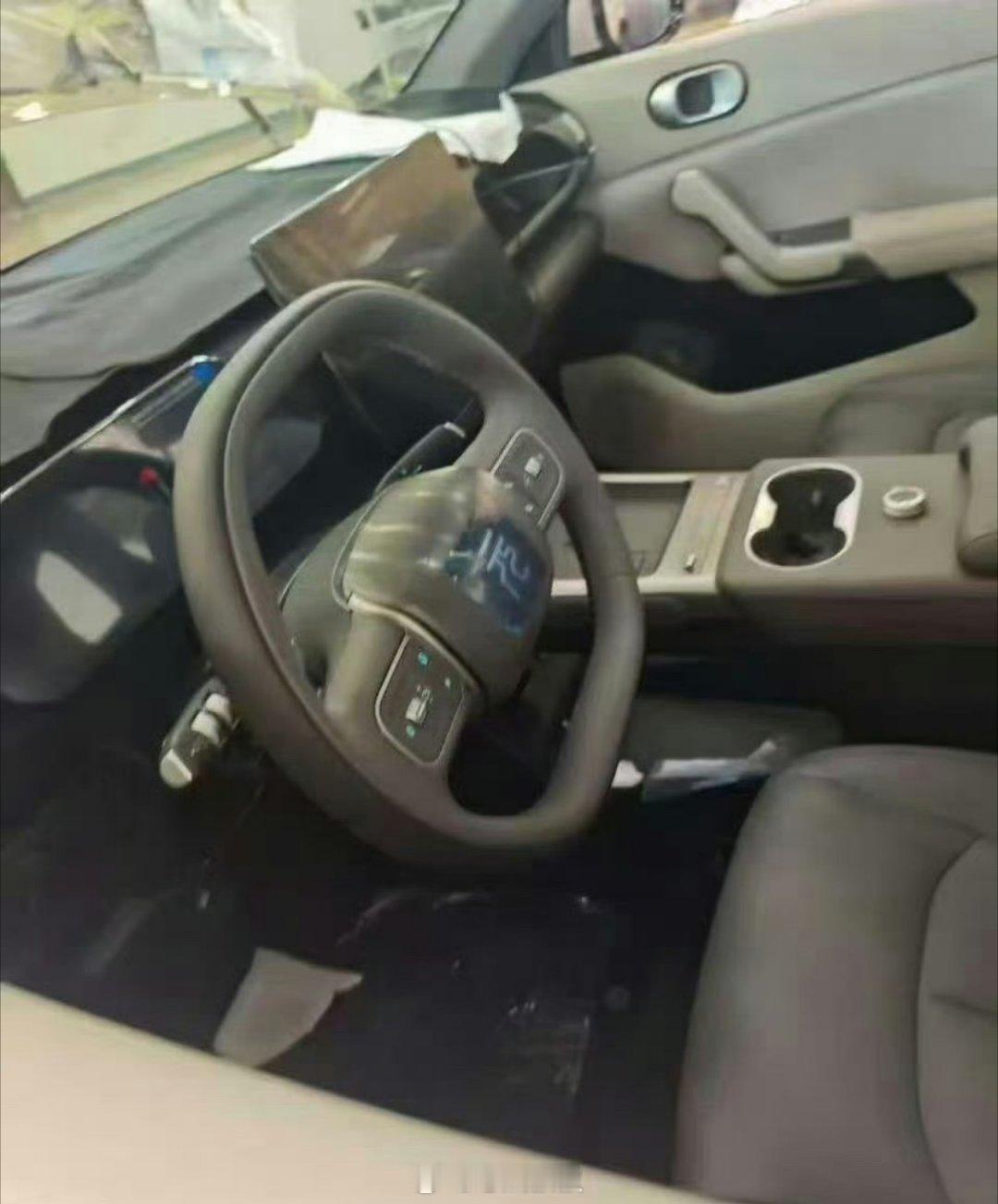 连比亚迪也改这类风格的内饰了 