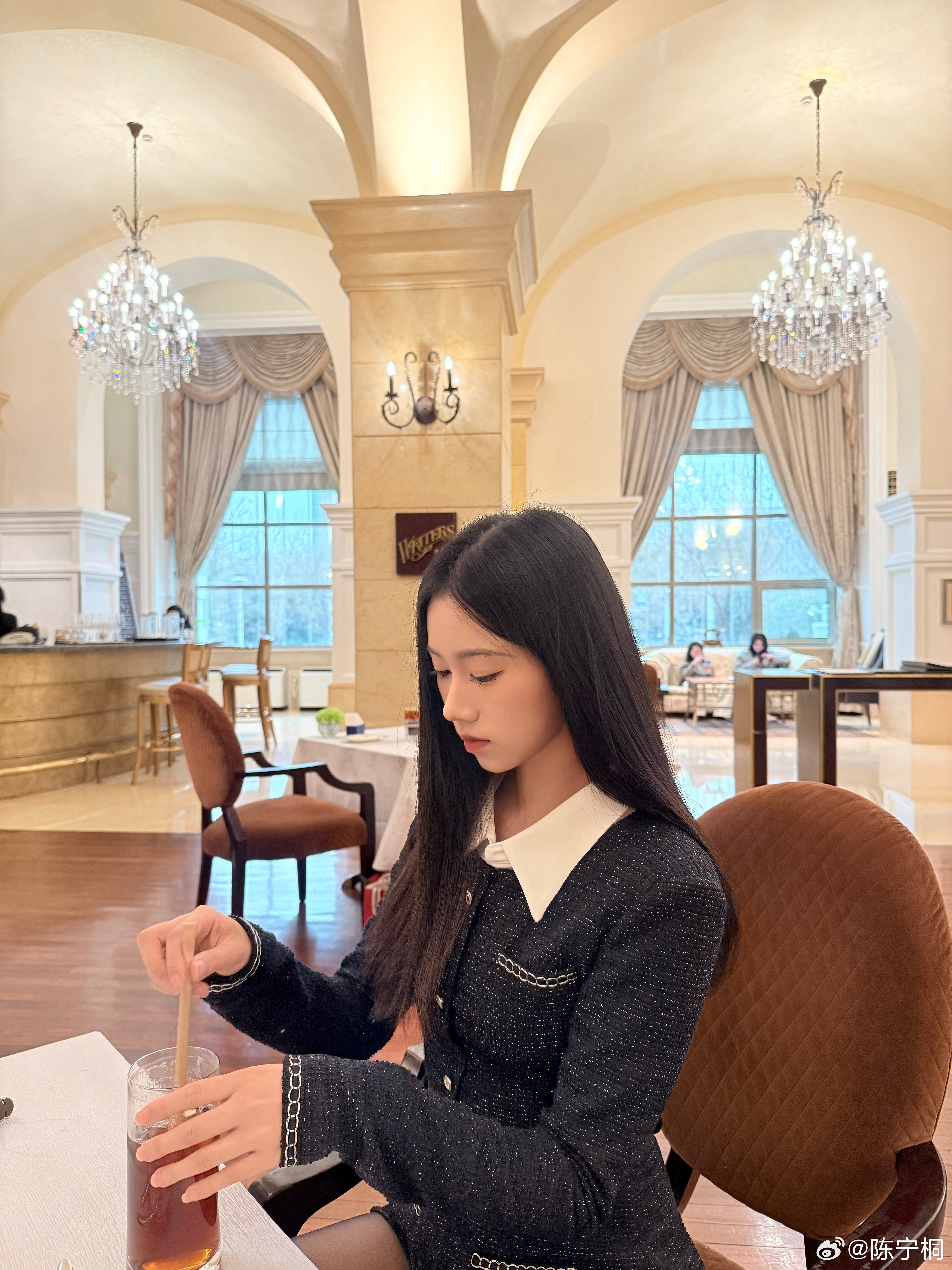 陈宁桐 🖤 全黑系黑丝 