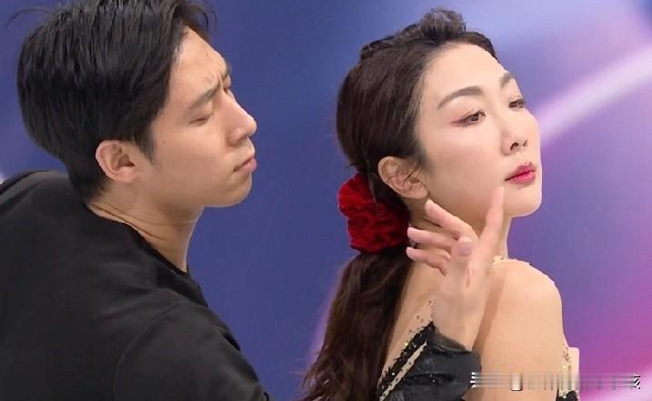 尽管贵为奥运卫冕冠军，但是韩聪已经远离花样滑冰赛场好几年的时间，而且在清华大学教