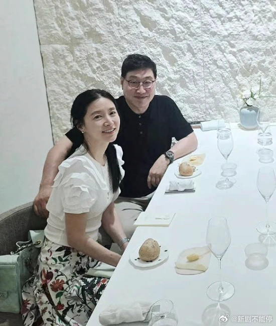 55岁的李英爱和她75岁的老公郑浩英 