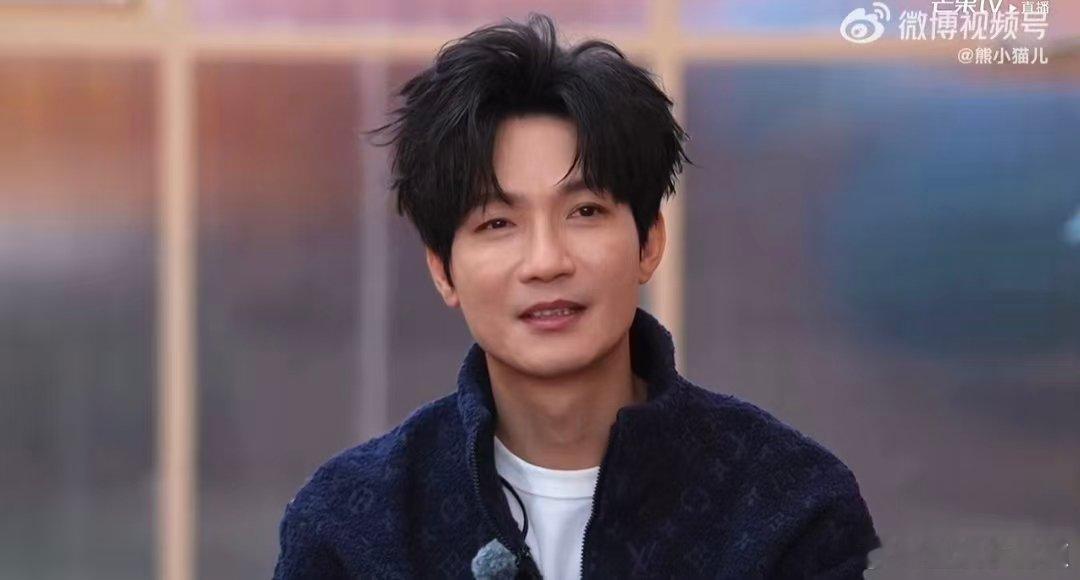 陈楚生吃饭单机位全程快乐老友记 陈楚生吃饭单机位全程上线！为了避开奇怪声音，直接