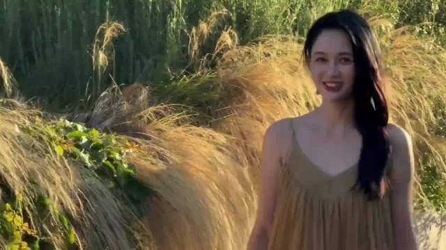 #陈乔恩回应前经纪人喊话#
前经纪人孙德荣在节目中公开喊话陈乔恩，称当年因她在摄影棚喝酒将其雪藏一年