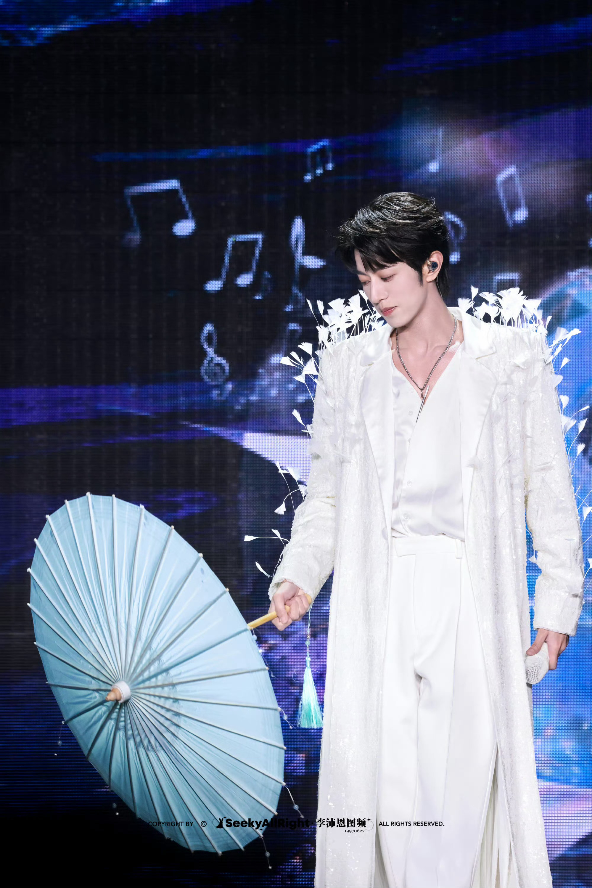 李沛恩 🌲沛雨润辰·廿玖拾光 “一身温润凝琼玉，半世清和远俗尘。”