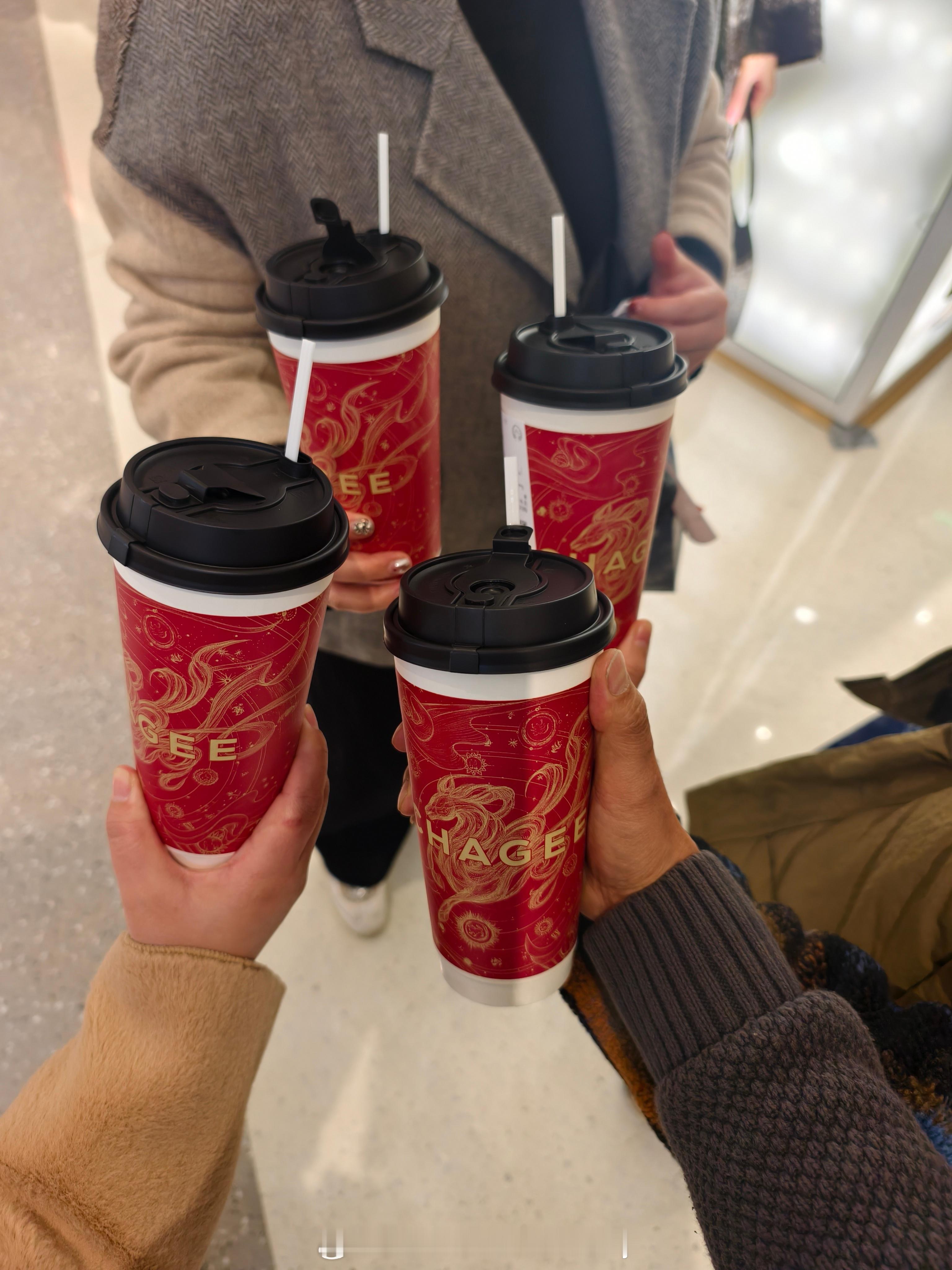 用千问给妹妹们点霸王茶姬钦文给的福气波比的美食世界网球显眼包波比Bobby