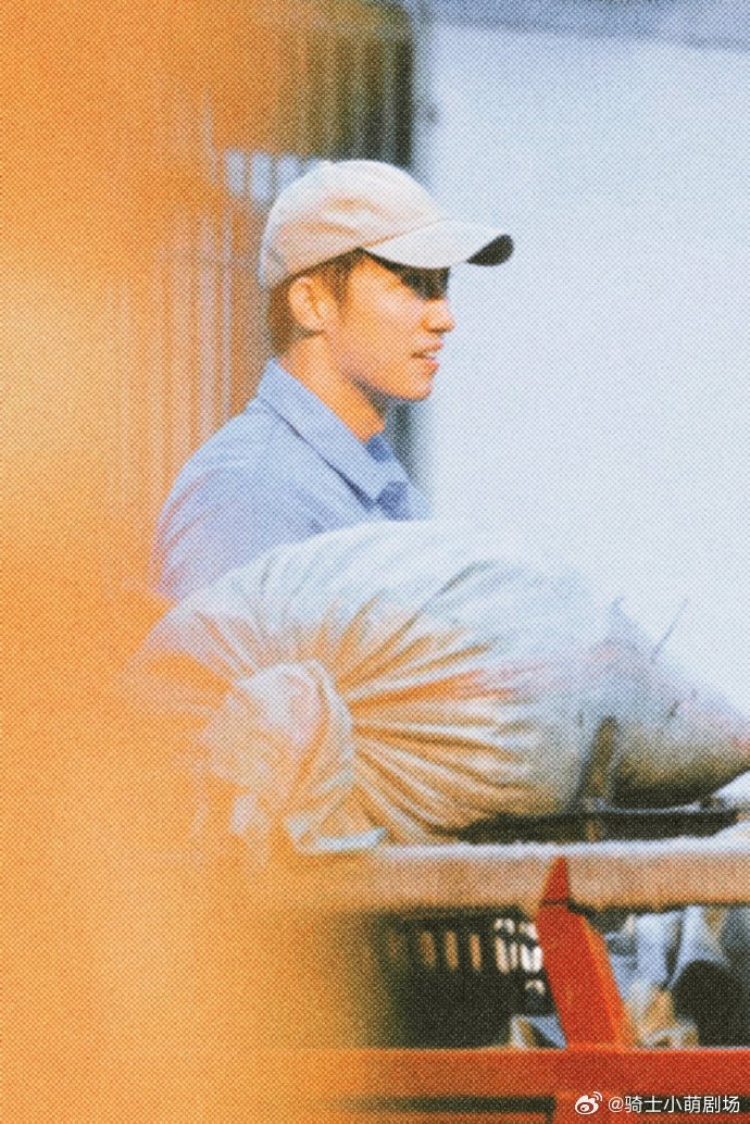 黄景瑜徐若晗新剧是双向救赎   电视剧岁月有情时黄景瑜徐若晗演绎极致双向救赎，小