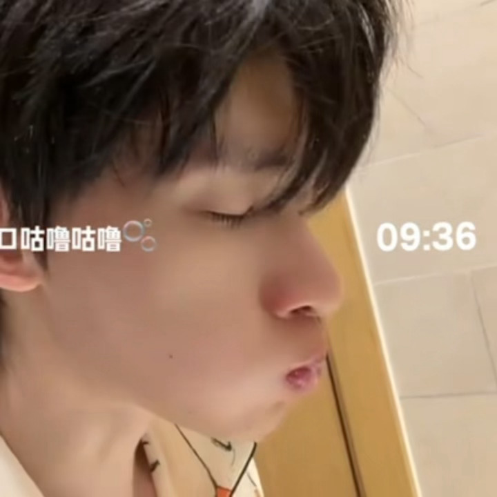 宇涵是小狗的证据：鼻子一吸一吸的 