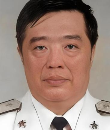 1998年，香港贺龙之子贺鹏飞，看四下没人，闪身冲进一间商人办公室，凑到那人耳边