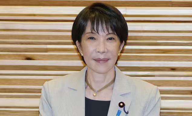 一点都不见外啊！高市早苗连熨烫手帕和内衣这样的事情都在社交媒体上发布。

据日本