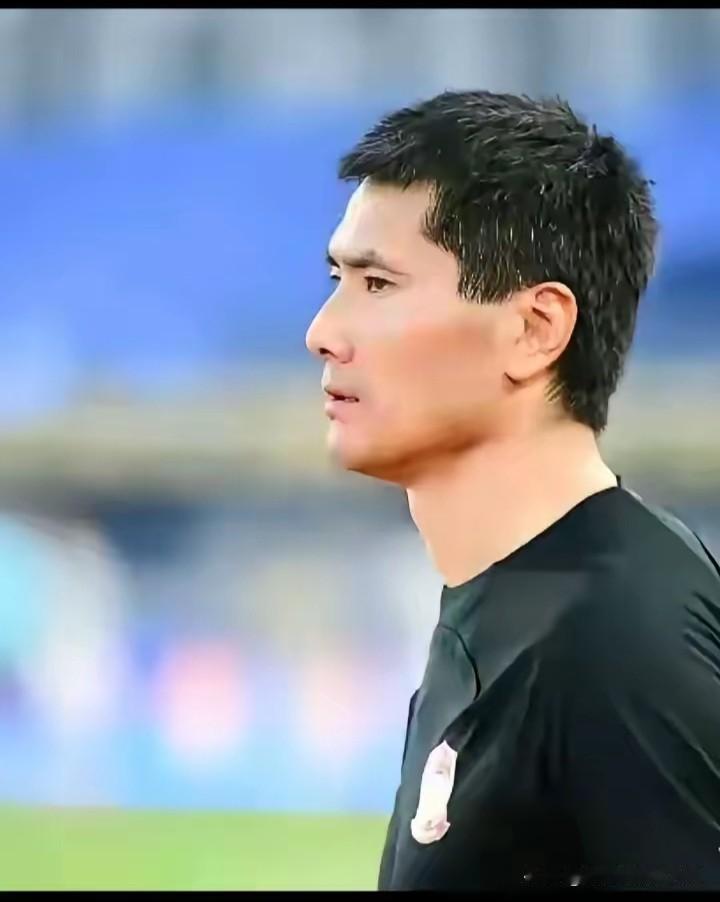 据网络消息。中国足协正式宣布，经公开选聘，前国脚邵佳一出任中国国家男子足球队主教