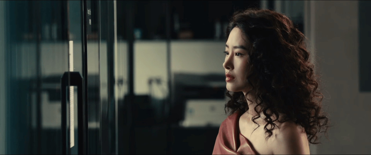 杨采钰新剧开局就被小三李伟峰太太那句“你的样子本身就有问题”，本质是父权社会对女