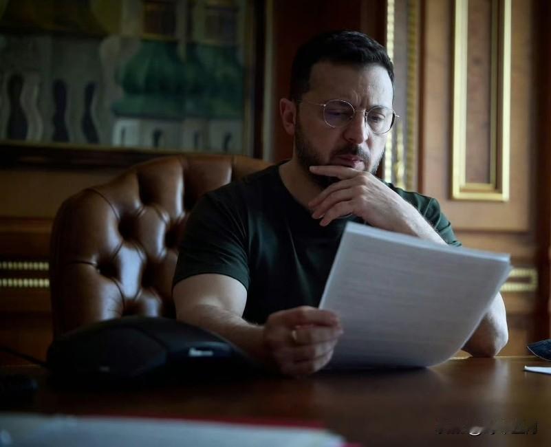 泽连斯基批评俄罗斯条件苛刻，认为俄乌战场优势在乌。
他说，乌克兰接受按当前战线停