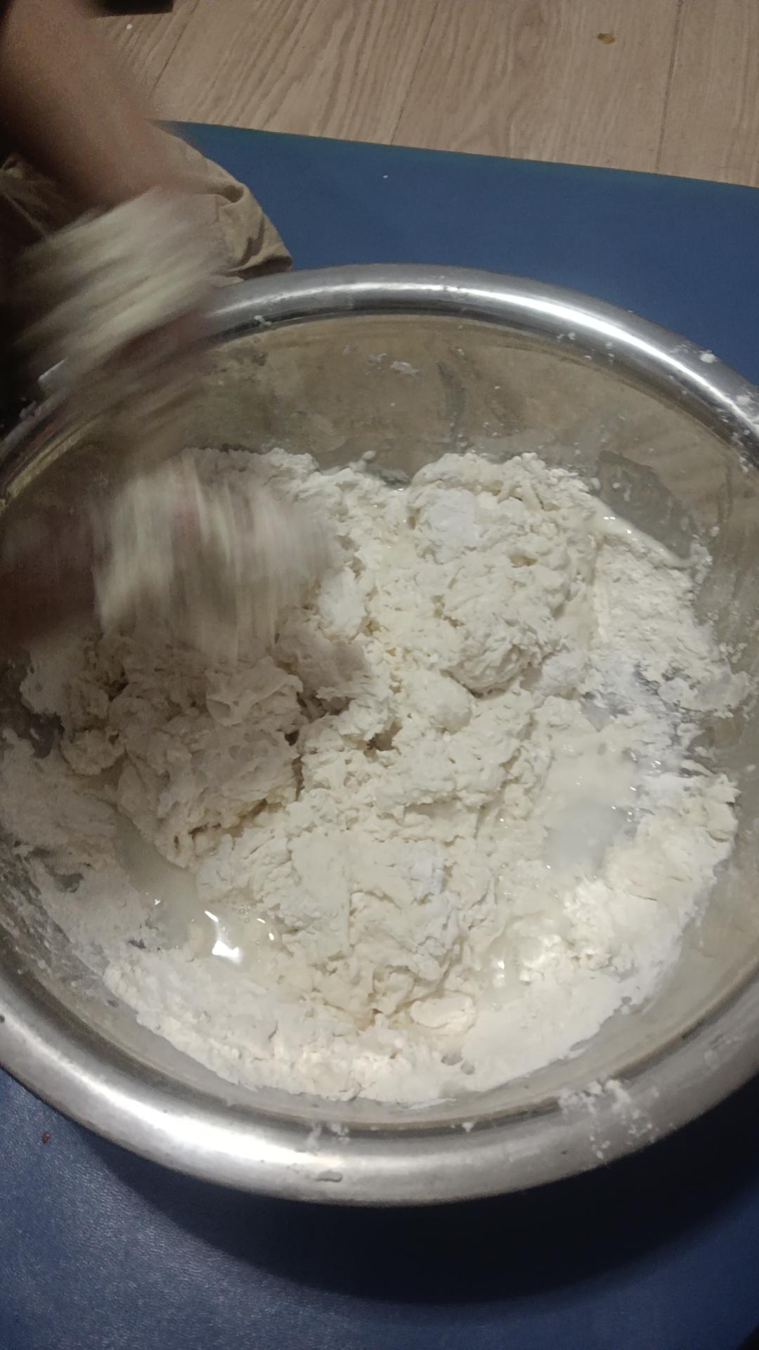 孩子脾气大，爱哭闹，这一招管用？
最近家里事多，造成了孩子安全感缺失，有点分离焦