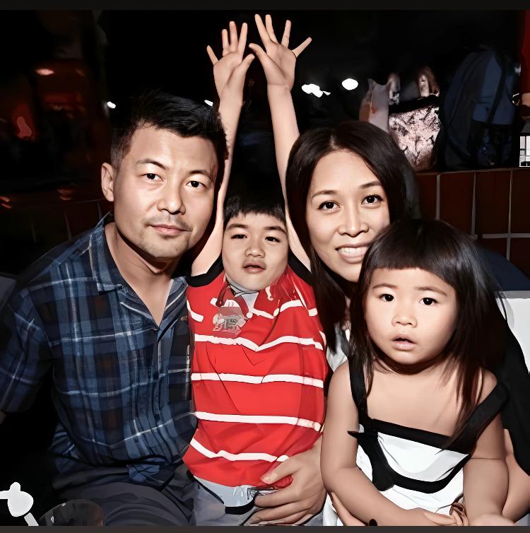 那英一家四口