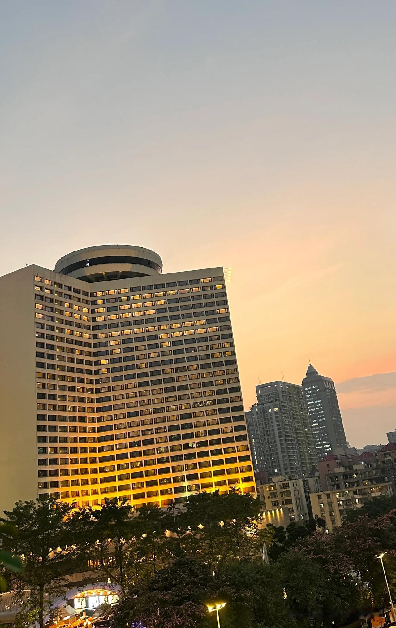 跟崔老师聊天，不倒一个绝不停止。
这样的快乐还有一个二傻能懂！
[笑哭][笑哭]