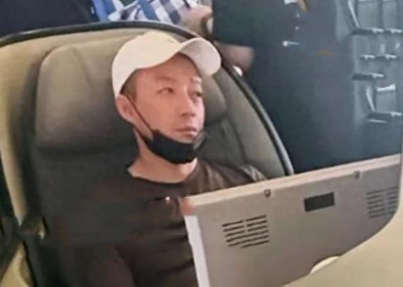 汪小菲除了去安排孩子的事情，其他事情千万别插手！人家有丈夫，他只是前夫哥。
 