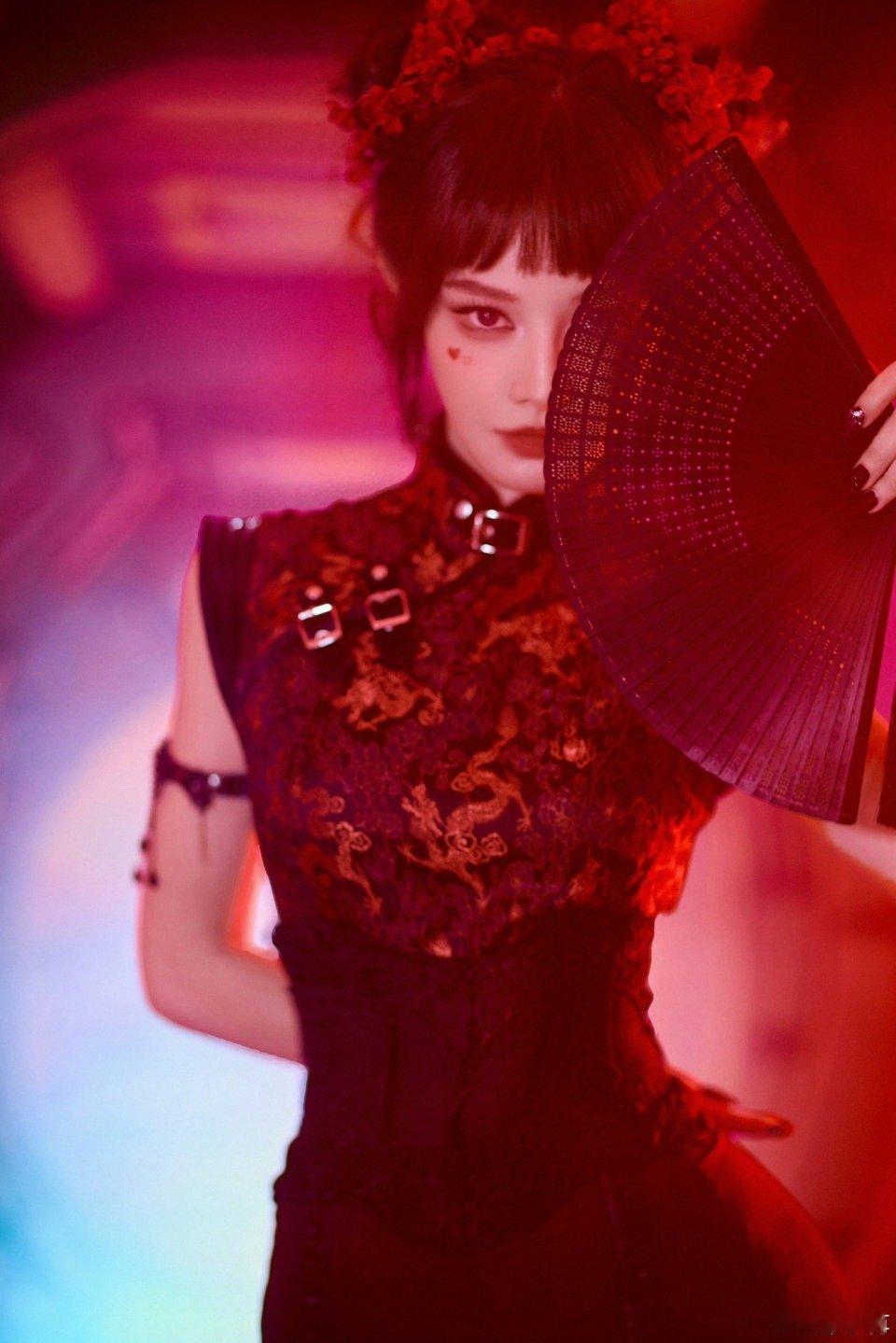 彭小苒功夫福娃妆 又有红红火火的年味，又有帅气的飒感，彭小苒功夫福娃妆绝了 