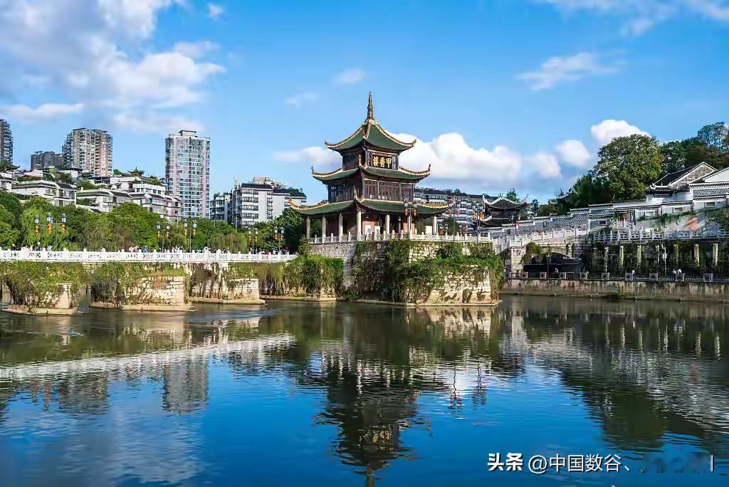 贵州全省2025年gdp

贵阳6250亿左右，增速6.2%左右
遵义5350亿