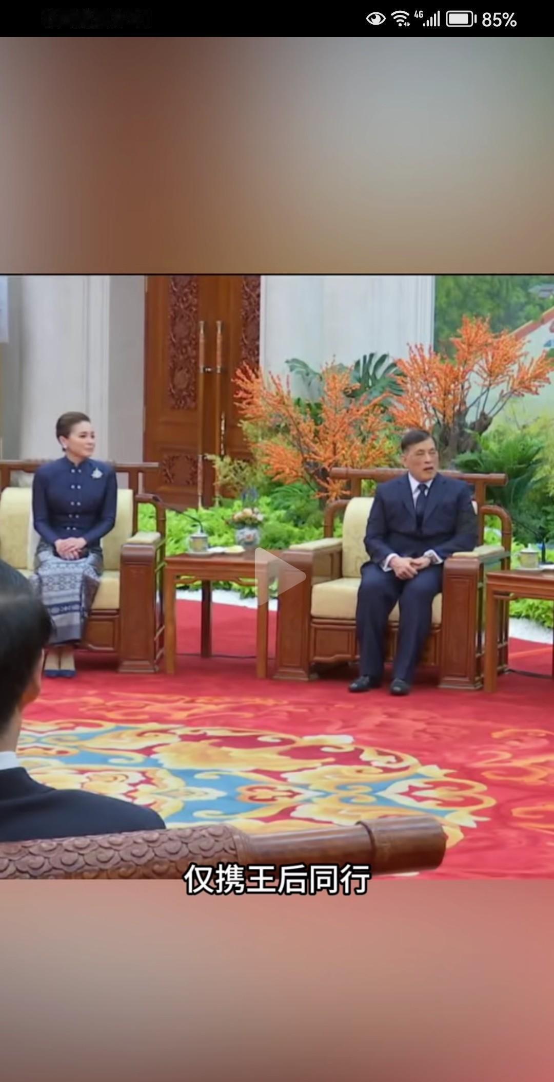 果不其然。
 
泰国王室突然宣布了：苏提达在2019年被册封为王后。
 
她最近