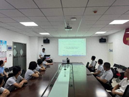 绷紧防非安全弦 守护群众钱袋子——瑞众保险山东分公司滨州中支召开防范非法集资专项部署会