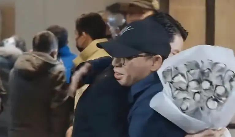 王一博在《人鱼》里玩命了。5米深水闭气90秒，这他妈是玩命！
为程耳导演减重15