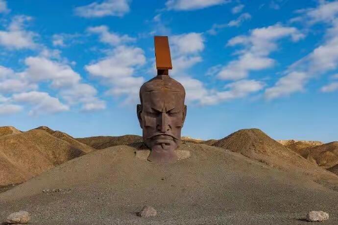 《汉武雄风》雕塑的争议，恰恰点中了公共艺术与大众审美的核心矛盾！艺术创新值得鼓励