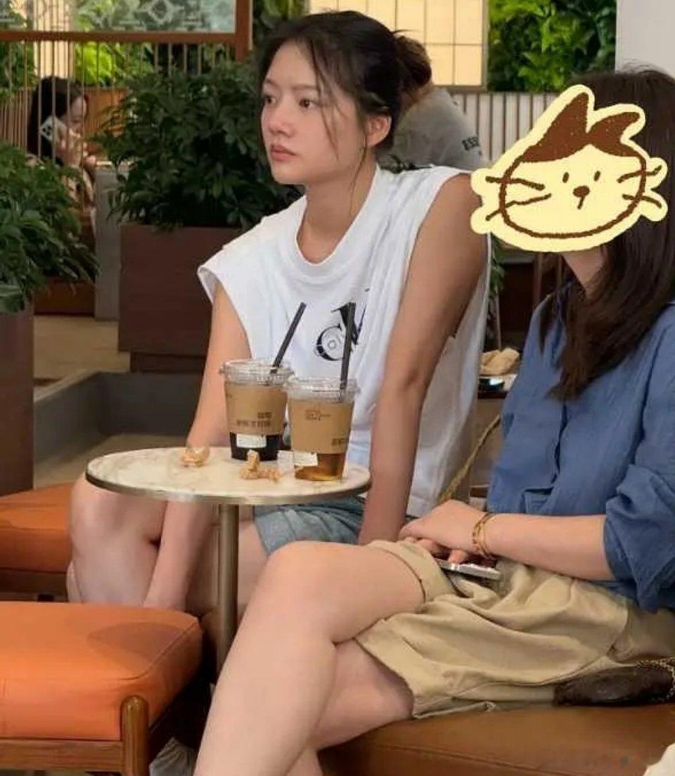 这挺好看的呀，路人都能拍的这么好看，某部剧的导演真的科班出身嘛，拍成那样 