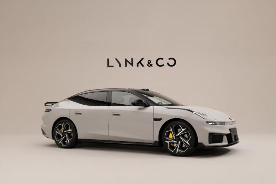 以后别再说电车只能买菜了。领克10+这次把保时捷Taycan GT保持的最快圈速